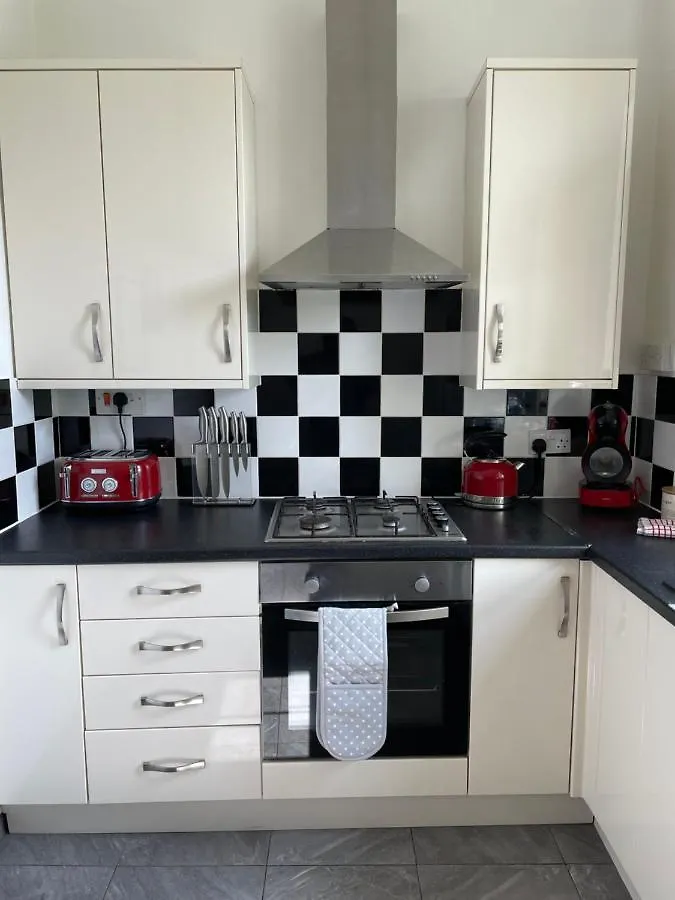 2 Bed Apartment Close To City Centre Cardiff