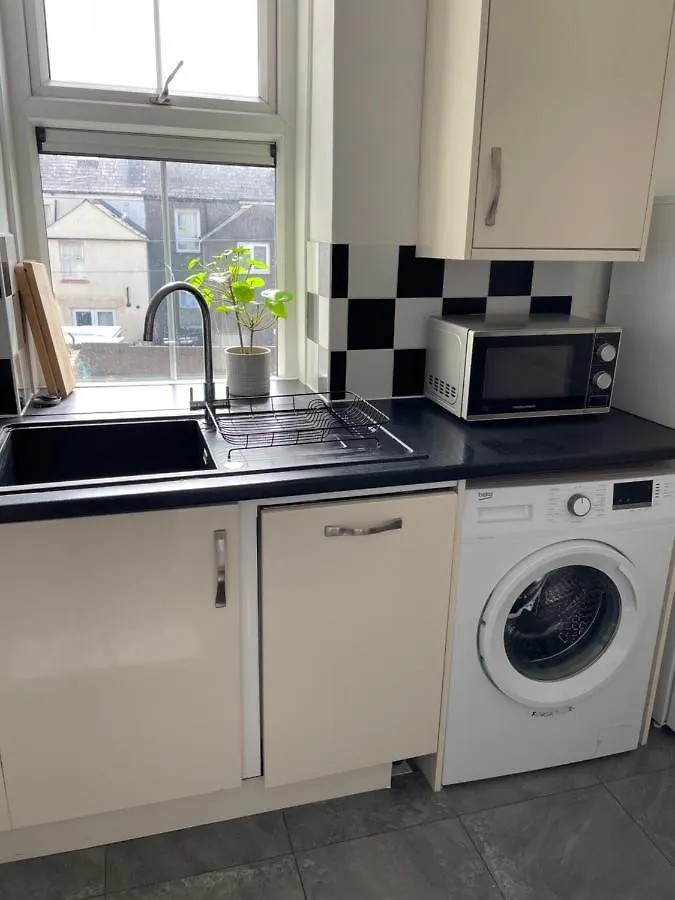 2 Bed Apartment Close To City Centre Cardiff 0*,  United Kingdom