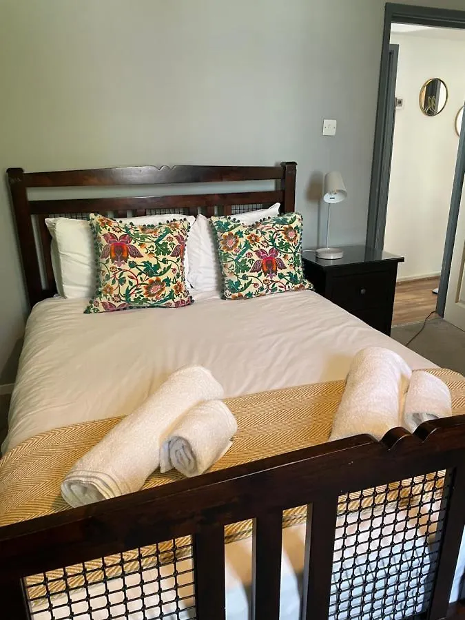 2 Bed Apartment Close To City Centre Cardiff 0*,  United Kingdom