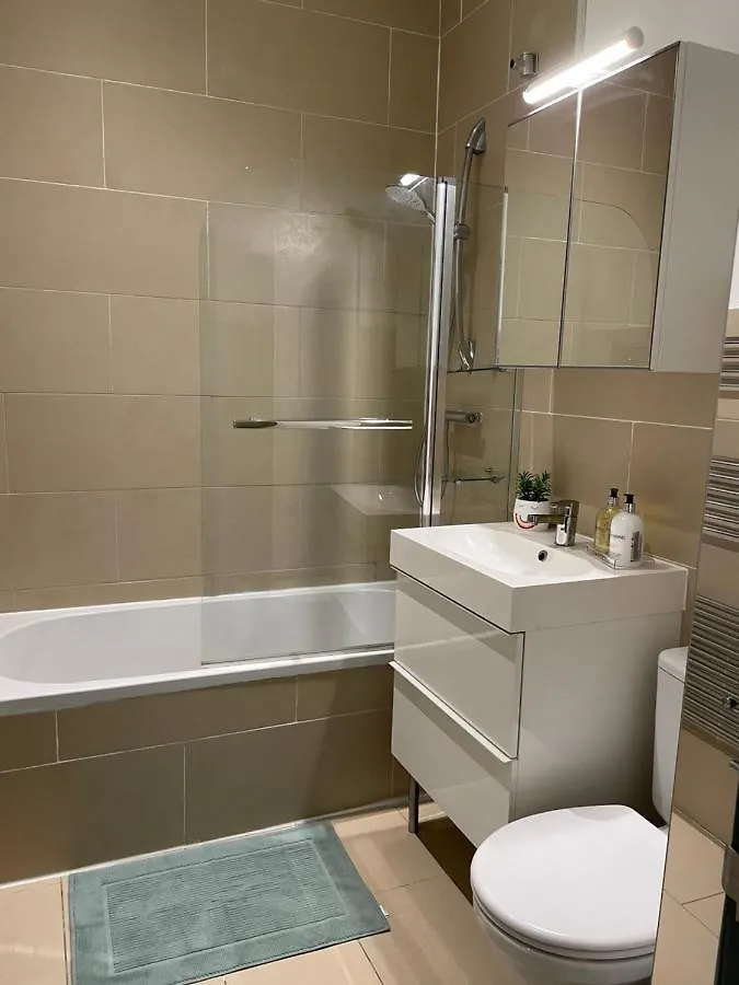 2 Bed Apartment Close To City Centre Cardiff